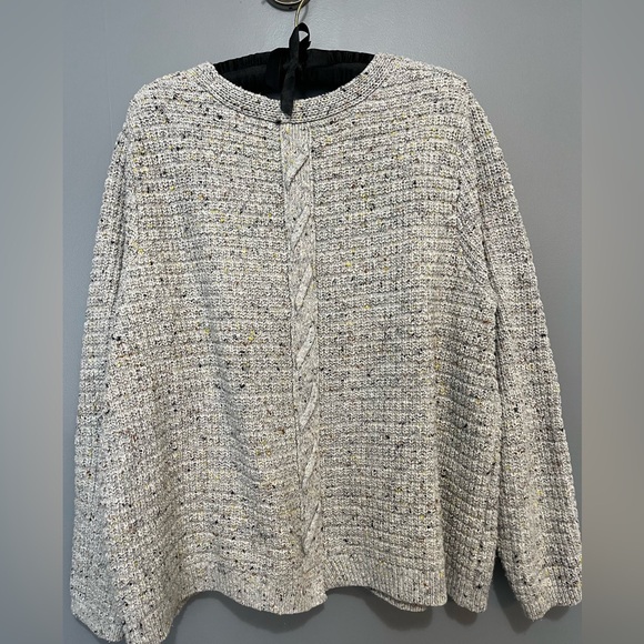 ๐ 3 for $15 ๐ Universal thread gently used V neck sweater - Picture 2 of 4